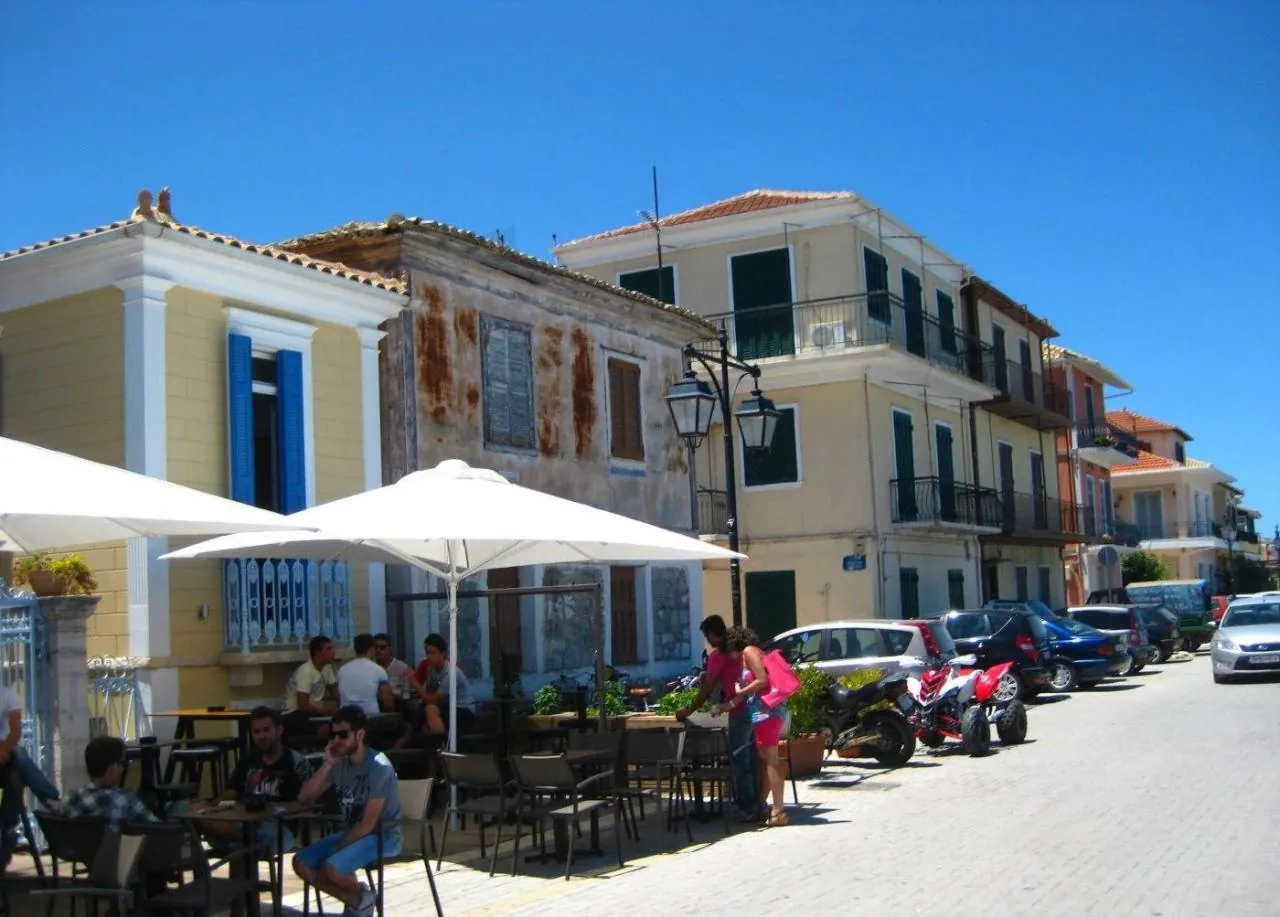 Cafes and restaurants in Lefkada town city center